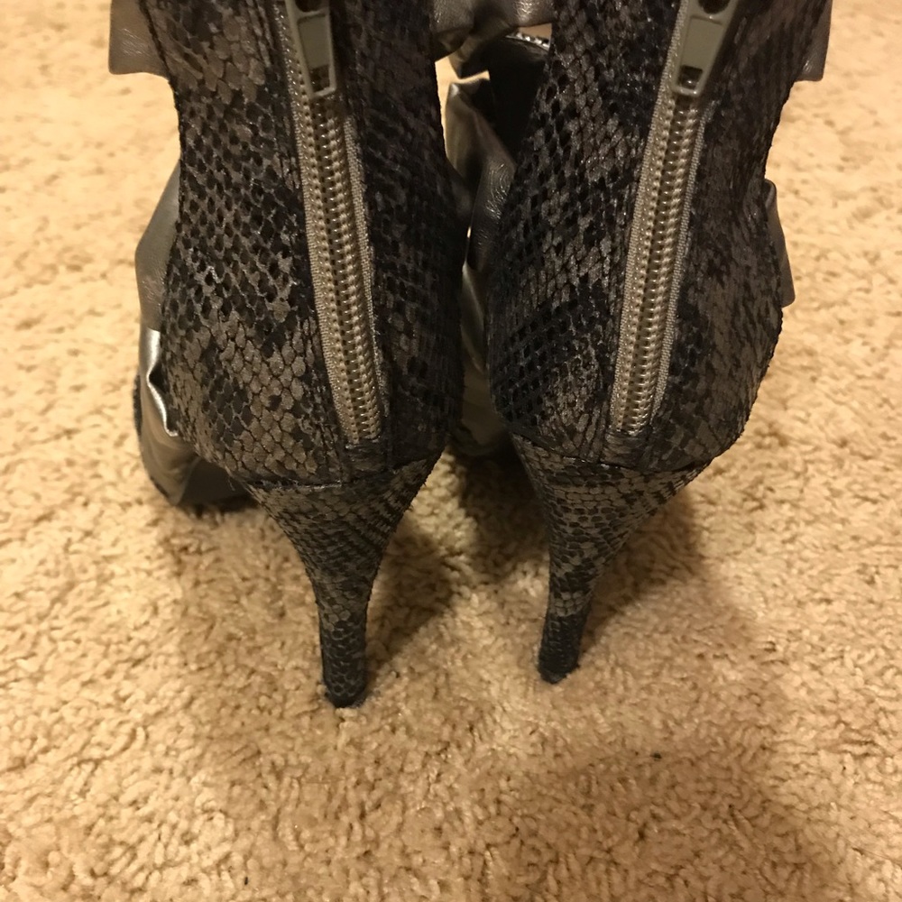 Shoes - Picture 3 of 8